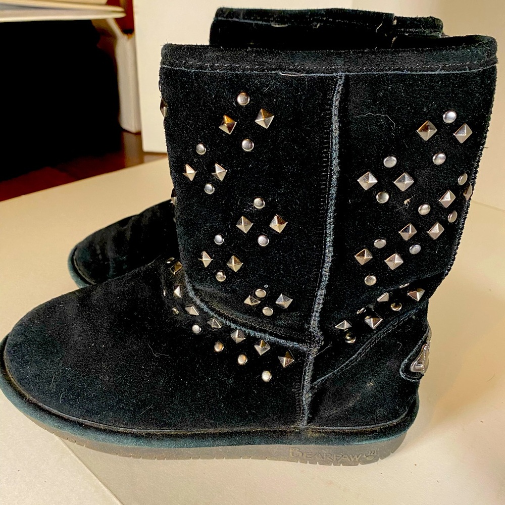 BEARPAW Sherpa lined boots. Women’s size 7